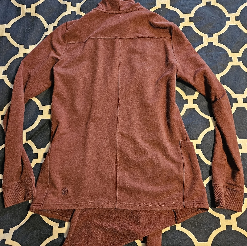 Manduka open front burgundy yoga cardigan size medium